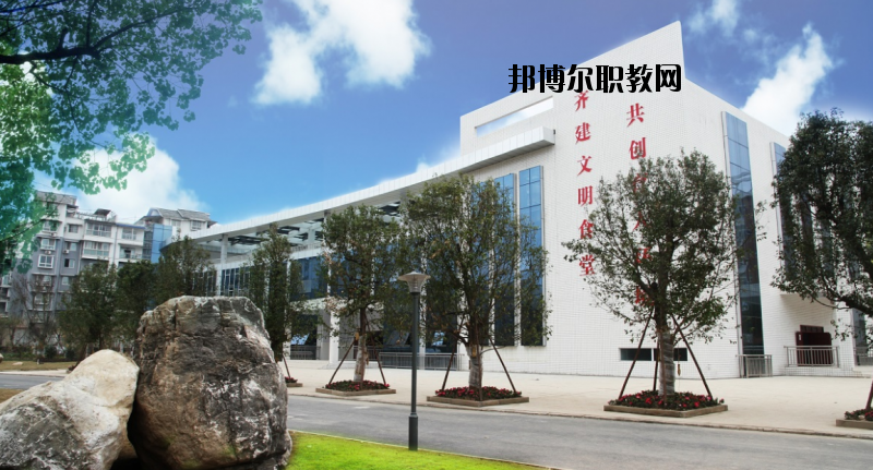 四川服裝藝術學校2020年報名條件、招生要求、招生對象