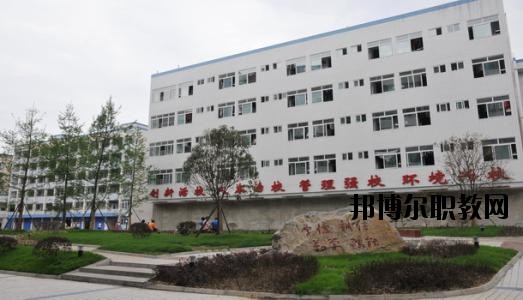 南充應用技術職業學校2020年招生辦聯系電話