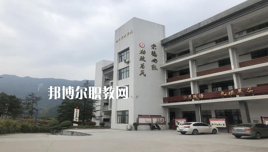四川省巴中市職業(yè)中學(xué)2020年報名條件、招生要求、招生對象