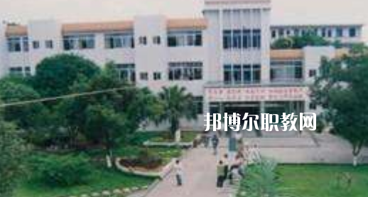 柳州市衛生學校2020年報名條件、招生要求、招生對象 