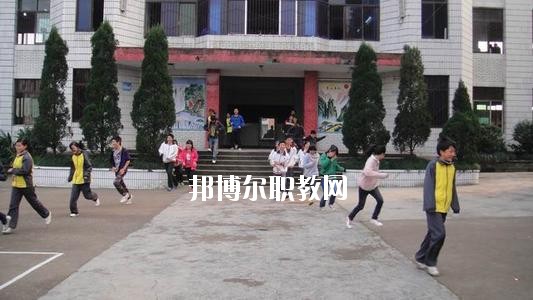 達縣亭子職業(yè)高級中學2020年報名條件、招生要求、招生對象
