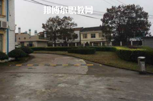 黃岡實(shí)驗(yàn)技工學(xué)校5