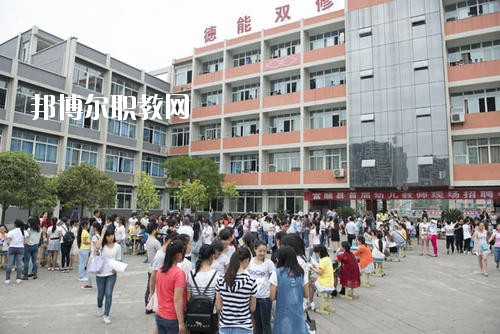 富順縣福源灝職業中學2020年報名條件、招生要求、招生對象