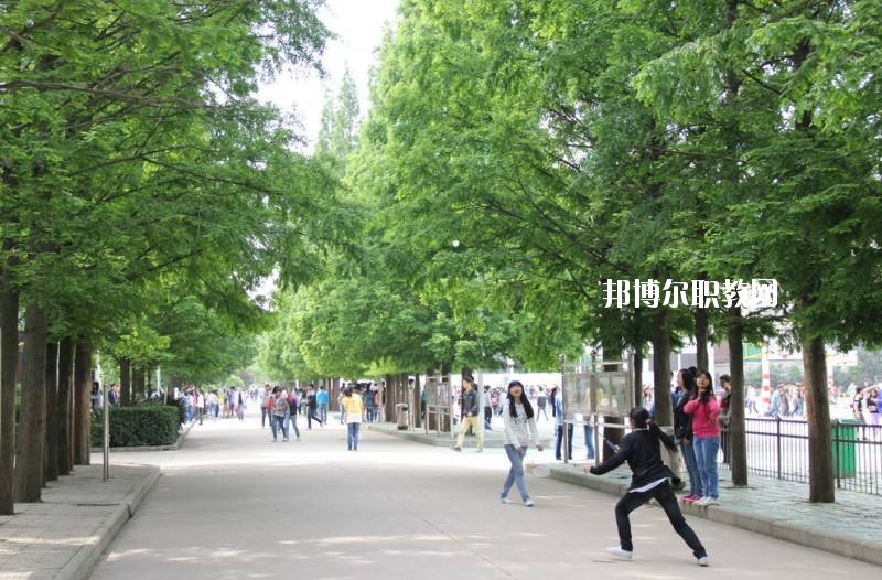 新縣職業(yè)高級(jí)中學(xué)2021年招生辦聯(lián)系電話