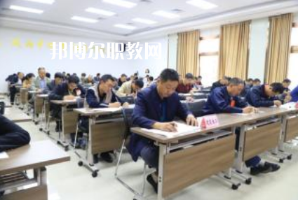 重慶市墊江縣第二職業中學校2021年招生辦聯系電話