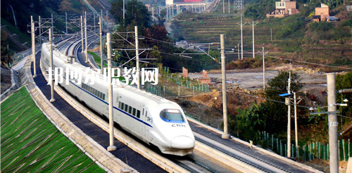 廣西2021年男生讀什么鐵路學校好