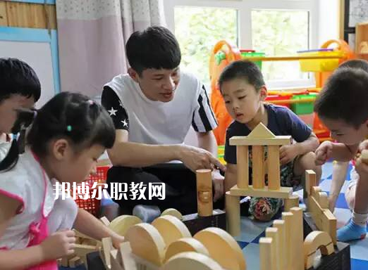 重慶2021年男生讀幼師學校學什么好