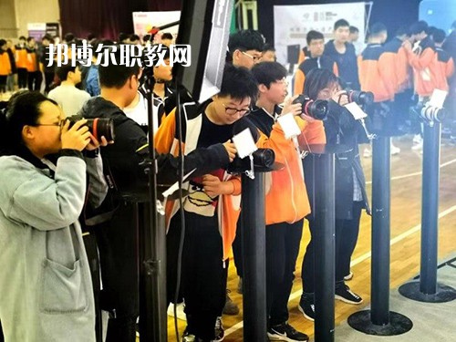 泰州市鳳凰藝術(shù)學校2021年報名條件、招生要求、招生對象