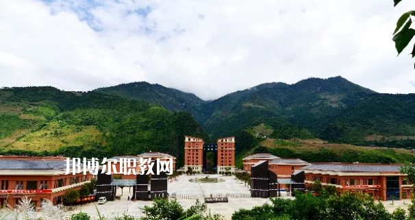 迪慶州民族中等專業學校2021年報名條件、招生要求、招生對象