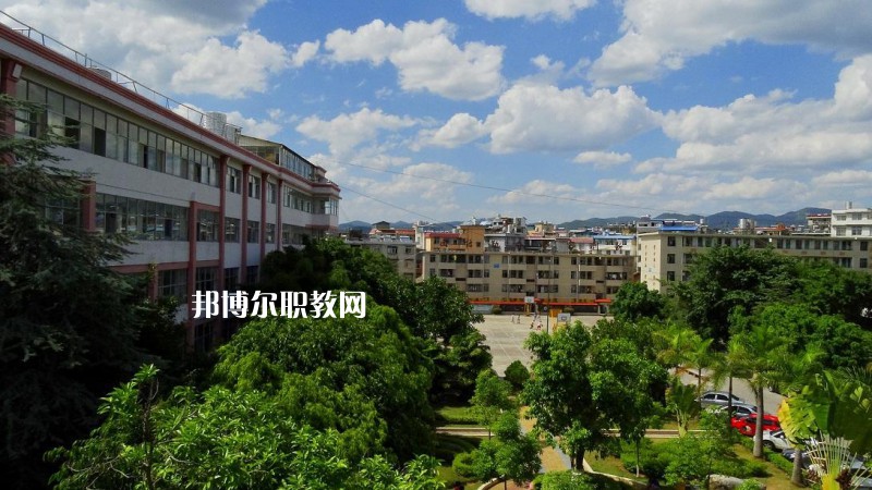 思茅衛(wèi)生學(xué)校2021年報(bào)名條件、招生要求、招生對(duì)象