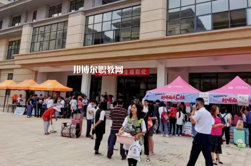 云南玉溪衛(wèi)生學校2021年報名條件、招生要求、招生對象
