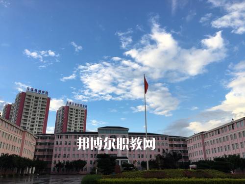 玉溪工業財貿學校2021年學費。收費多少