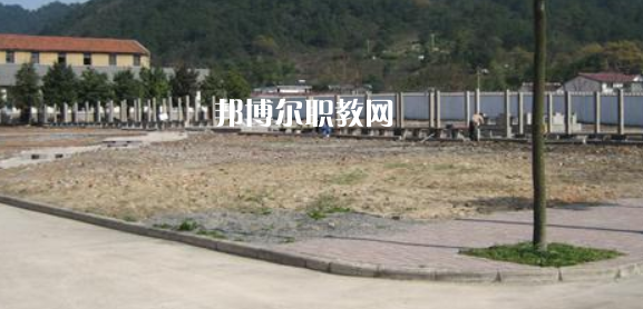 涇縣技工學(xué)校2021年招生辦聯(lián)系電話(huà) 