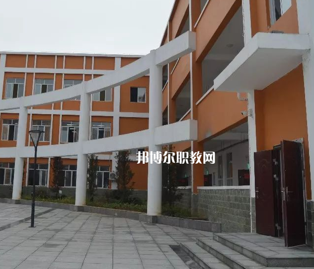 黔南州技工學(xué)校2022年報(bào)名條件、招生要求、招生對(duì)象