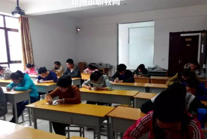 華蘭州華志藝術學校2022年招生辦聯系電話