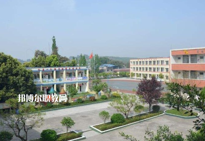 重慶巴南職業(yè)教育中心2022年報(bào)名條件、招生要求、招生對(duì)象