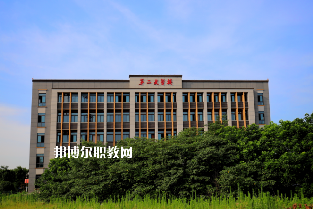 重慶工貿高級技工學校2022年報名條件、招生要求、招生對象