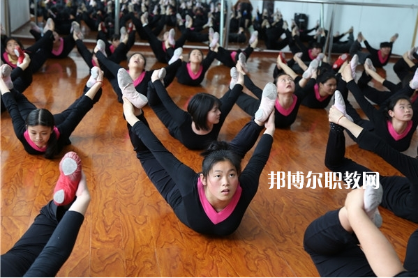 重慶榮昌職業教育中心2022年學費、收費多少