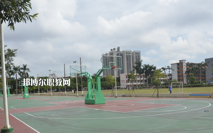 馬關(guān)縣民族職業(yè)高級(jí)中學(xué)2022年報(bào)名條件、招生要求、招生對(duì)象