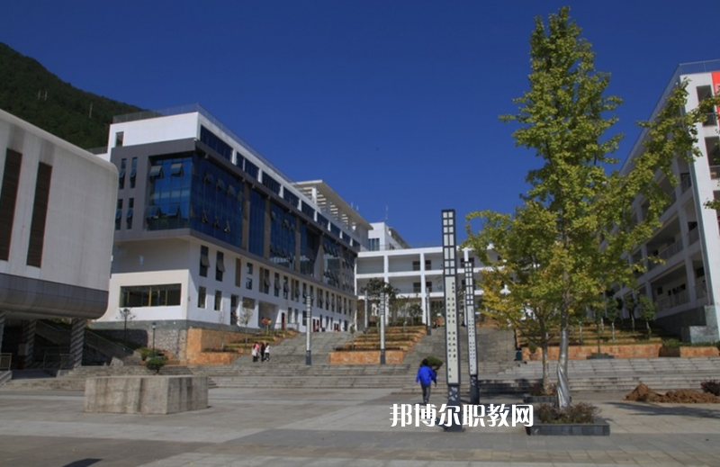 重慶酉陽縣職業教育中心2022年學費、收費多少