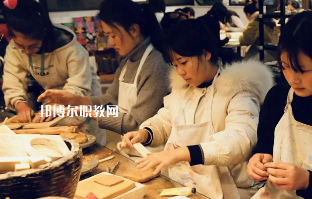 阜陽(yáng)科學(xué)技術(shù)學(xué)校2022年學(xué)費(fèi)、收費(fèi)多少