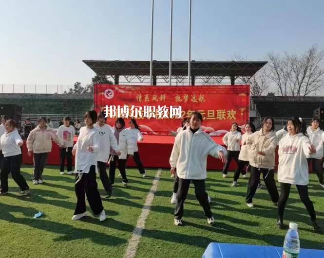 鳳陽(yáng)科技學(xué)校2022年報(bào)名條件、招生要求、招生對(duì)象