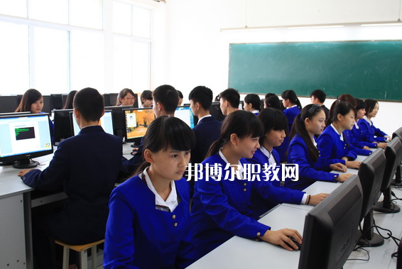 眉山華西航空旅游學(xué)校2022年報(bào)名條件、招生要求、招生對(duì)象