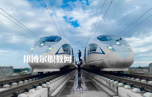 蘭州2022年軌道交通學校中專升大?？际裁? width=