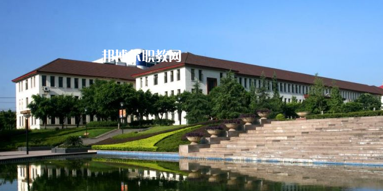 重慶醫(yī)科學(xué)校2022年學(xué)費、收費多少
