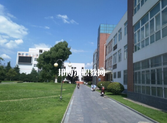 云南廣播電視學校2022招生辦聯系電話
