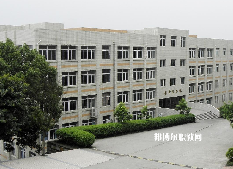 重慶青山工業技工學校2022年招生辦聯系電話