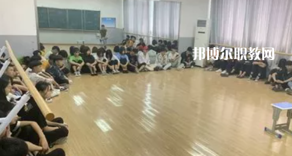2023年達州科技職業(yè)技術(shù)學校招生辦聯(lián)系電話