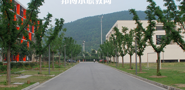 蘇州市紡織工業(yè)職工中等專業(yè)學(xué)校地址在哪里，哪個(gè)地區(qū)，哪個(gè)城市?