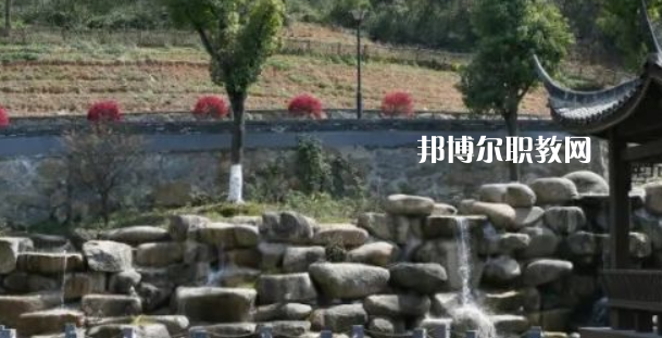 杭州市富陽(yáng)區(qū)職業(yè)高級(jí)中學(xué)地址在哪里，哪個(gè)地區(qū)，哪個(gè)城市?