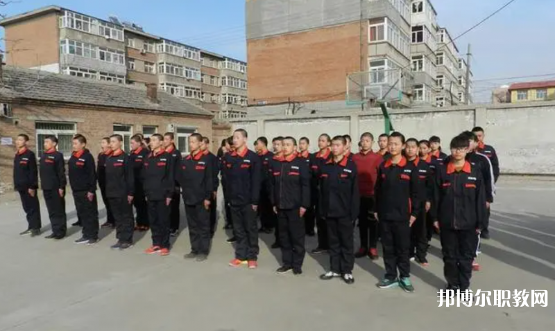 張家口靚典中等職業(yè)學(xué)校地址，乘車路線