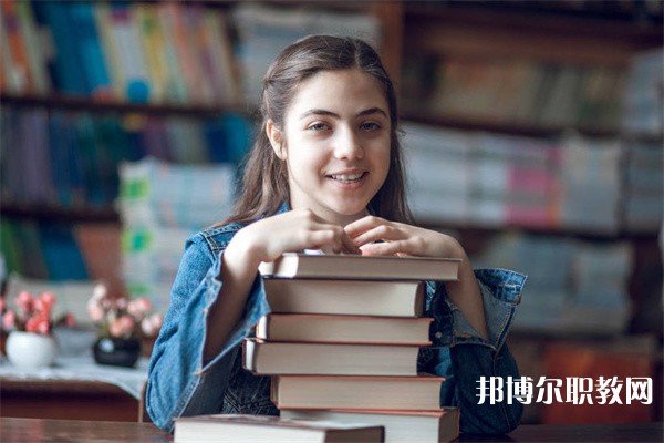 湖北哪里的中職學校能讀眼視光與配鏡專業