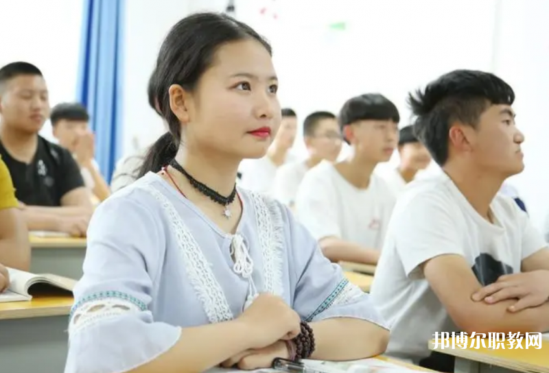 四川2024年上中專學校可不可以考大學