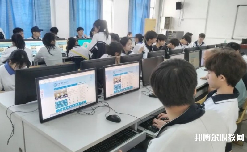 馬山縣民族職業技術學校網站網址主頁