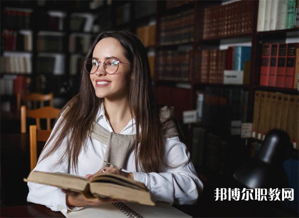 廣西哪里的中職學(xué)校能讀動(dòng)漫設(shè)計(jì)專(zhuān)業(yè)