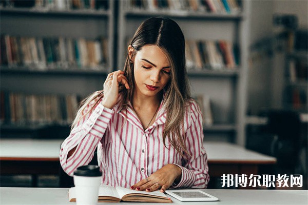 廣西哪里的中職學校能讀美術教育專業