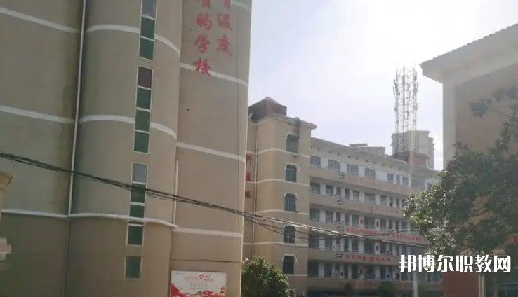 益陽市科技工程學(xué)校2025年學(xué)費(fèi)、收費(fèi)多少