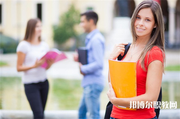 云南哪里的職業學校能讀旅游服務與管理專業