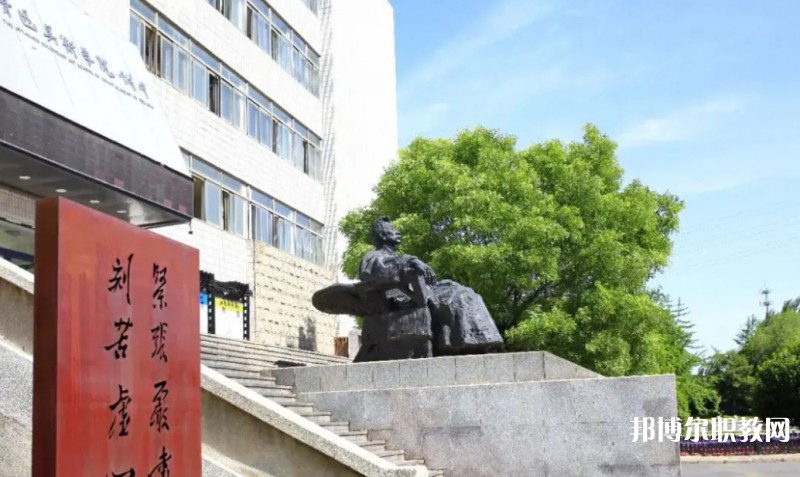 2025魯迅美術(shù)學(xué)院附屬中等美術(shù)學(xué)校招生計(jì)劃 招生人數(shù)是多少(附要求、條件、對(duì)象)