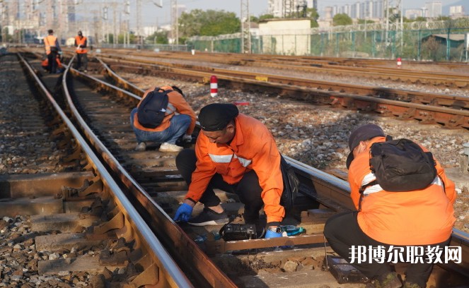 甘肅2025年男生初中畢業上鐵路學校