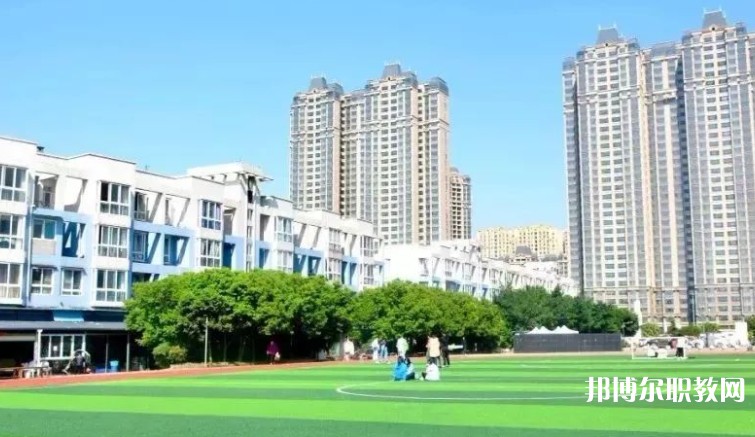 成都2025年女生可以讀鐵路學校嗎