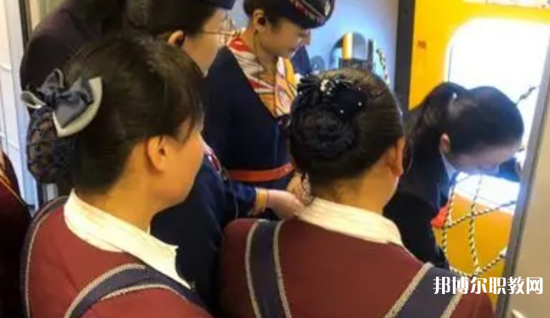 湖北2025年女生讀鐵路學校有前途嗎