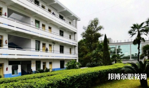 自貢2025年沒有畢業(yè)證可以讀鐵路學(xué)校嗎