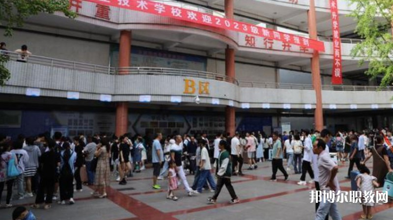 自貢2025年男生讀鐵路學校好不好