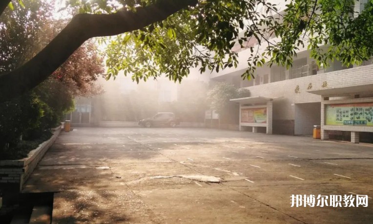 自貢2025年鐵路學(xué)校畢業(yè)是什么學(xué)歷