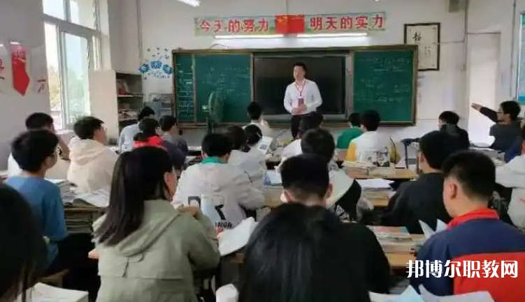 自貢2025年鐵路學校好還是大專好